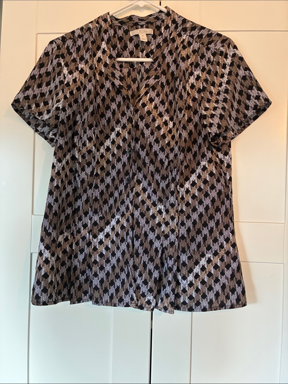 Dana Buchman Black & Gray Geometric Short-Sleeve Blouse